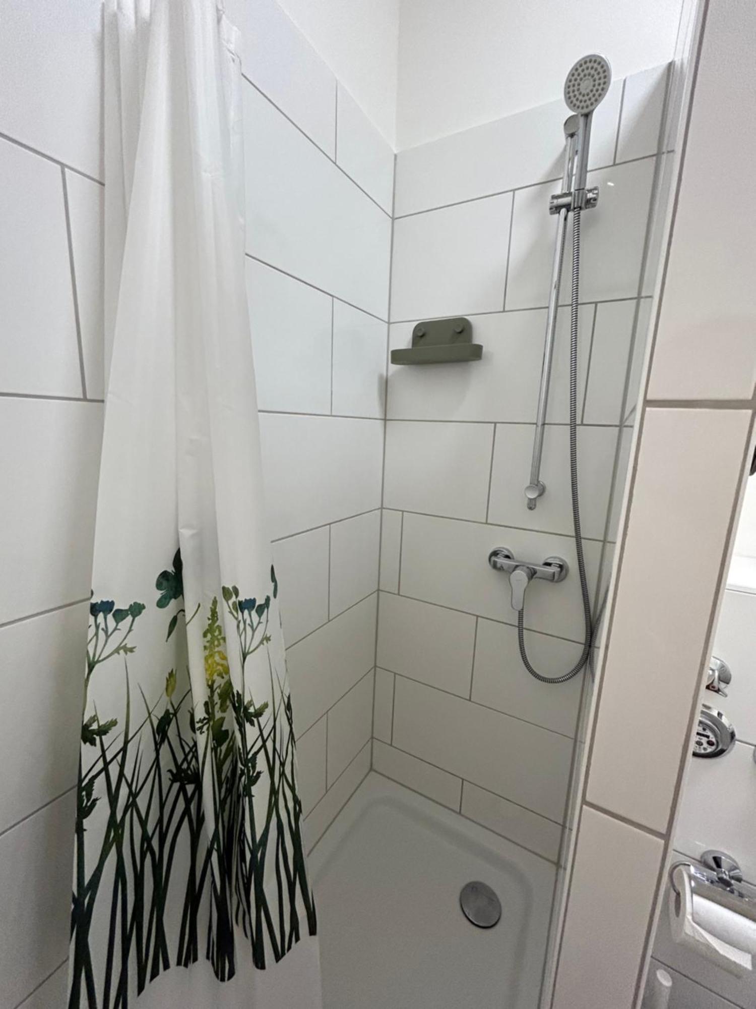 35 Qm Grosses Apartment Mit Eigenem Badezimmer In Den Elbvororten 汉堡 外观 照片